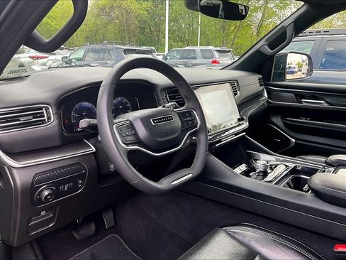 Used 2024 Jeep Wagoneer L 4WD image 8