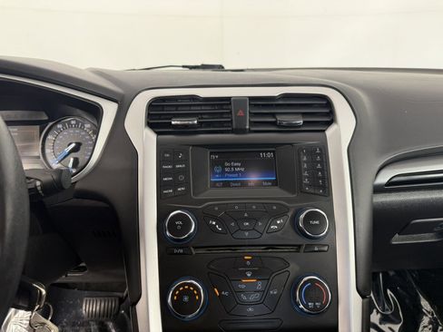 Used 2016 Ford Fusion SE w/ Equipment Group 201A FWD image 17