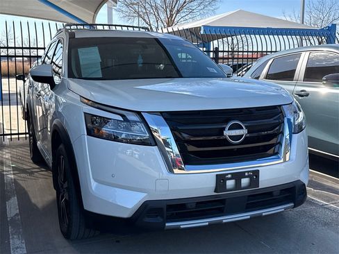 Used 2024 Nissan Pathfinder Platinum w/ Cargo Package image 3