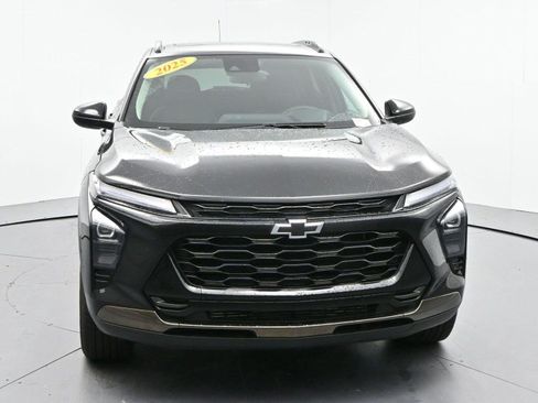 Used 2025 Chevrolet Trax ACTIV w/ Sunroof Package FWD image 2
