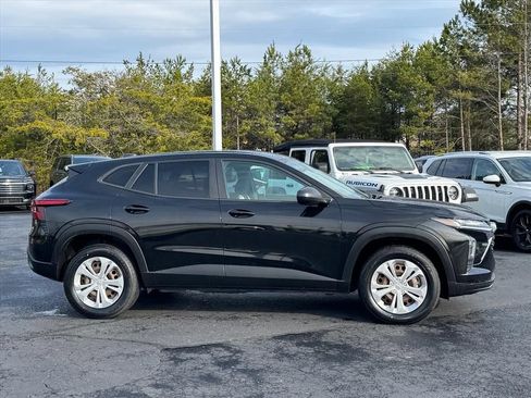 Used 2024 Chevrolet Trax LS image 2