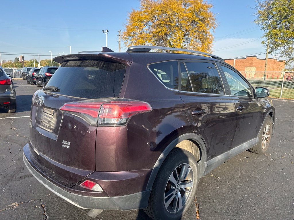 Used 2017 Toyota RAV4 XLE AWD/4WD image 5