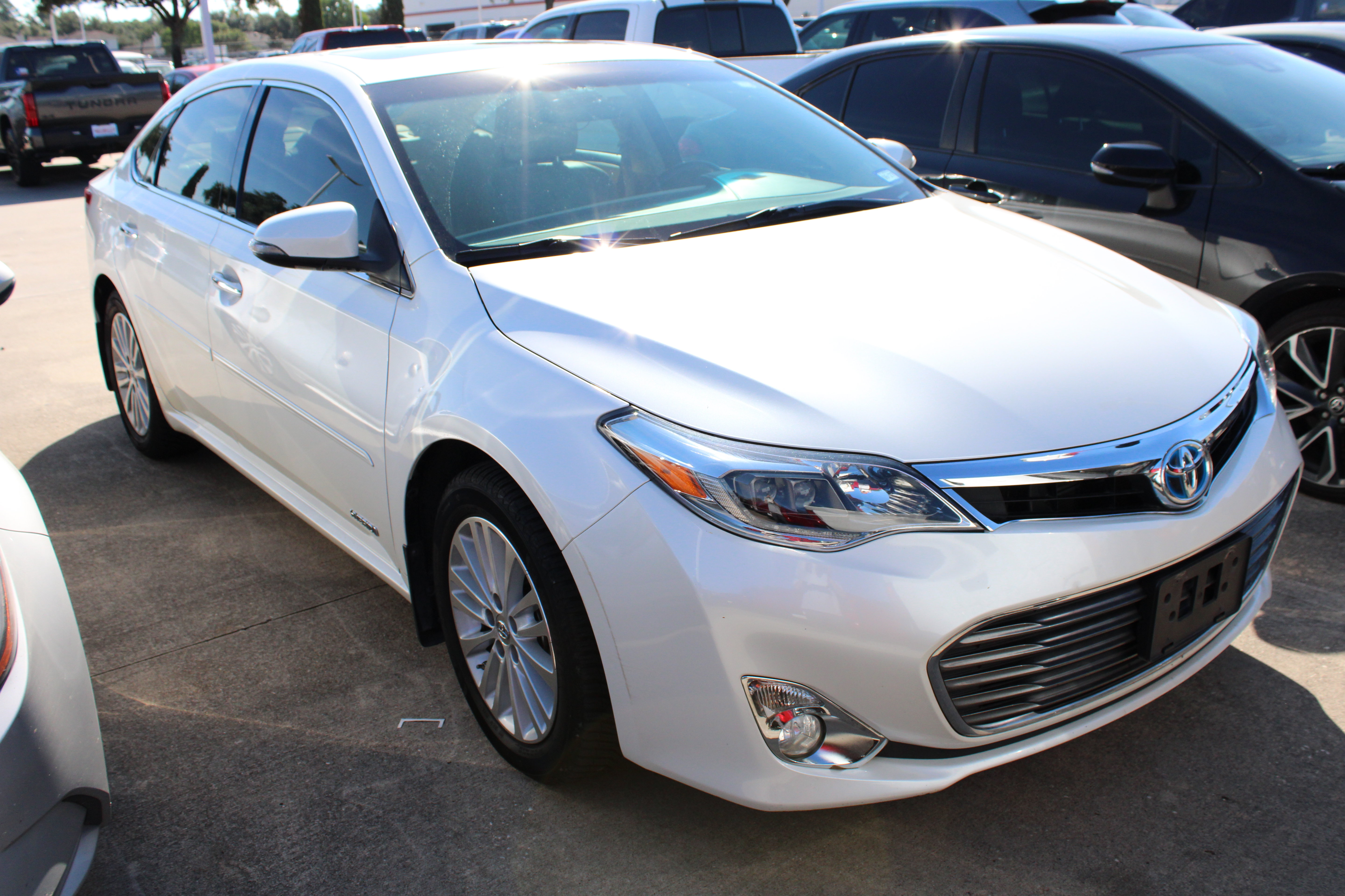 Used 2013 Toyota Avalon Limited FWD image 2