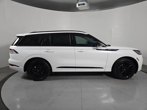 New 2026 Lincoln Aviator Reserve AWD/4WD image 3
