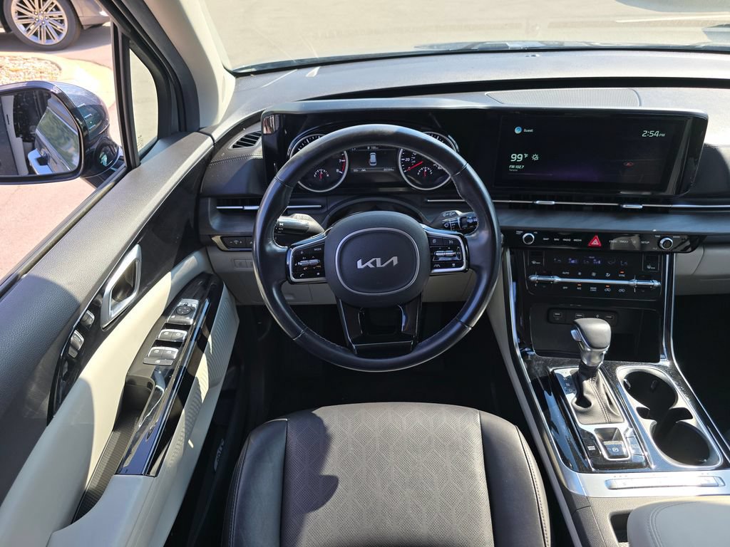 Used 2022 Kia Carnival EX FWD image 4