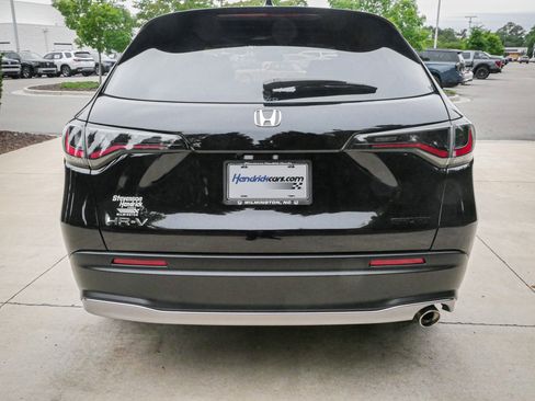 Certified 2025 Honda HR-V Sport image 9