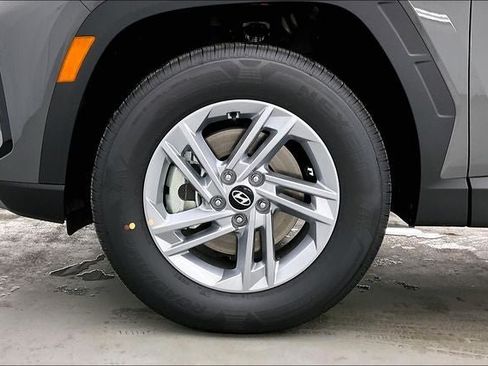 Used 2025 Hyundai Tucson SE AWD/4WD image 14