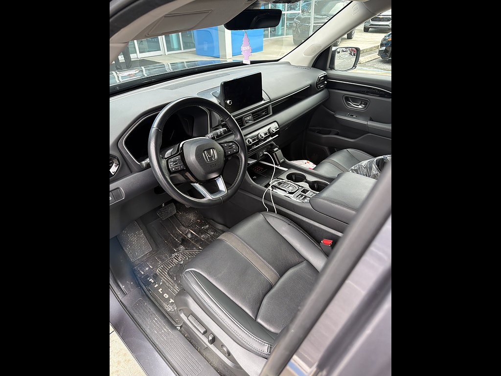 Used 2025 Honda Pilot EX-L image 3