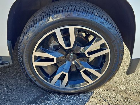 Used 2018 Chevrolet Tahoe LT w/ RST Edition image 35