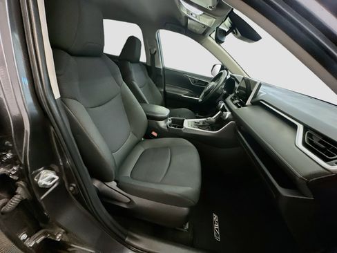 Used 2025 Toyota RAV4 LE AWD/4WD image 32