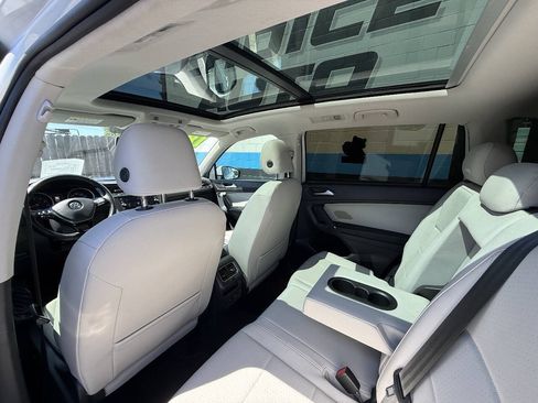 Used 2018 Volkswagen Tiguan SE w/ Panoramic Sunroof Package FWD image 14