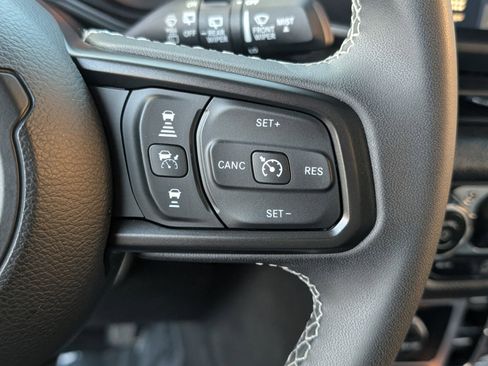 Used 2025 Jeep Wrangler Sport S image 29