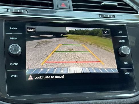 Used 2022 Volkswagen Tiguan SE R-Line FWD image 17