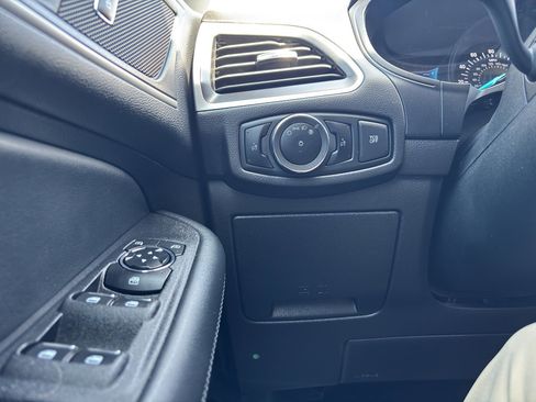 Used 2024 Ford Edge SEL image 17