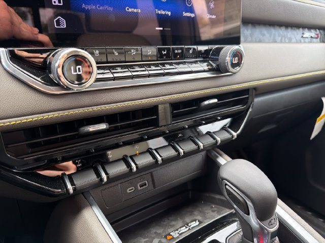 New 2026 Chevrolet Colorado ZR2 w/ Technology Package AWD/4WD image 25