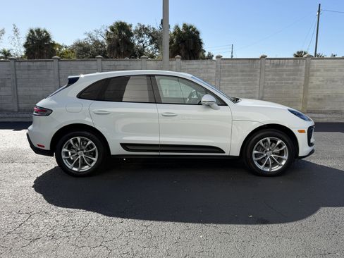 Certified 2022 Porsche Macan image 7