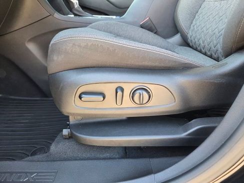 Certified 2023 Chevrolet Equinox LT FWD image 28