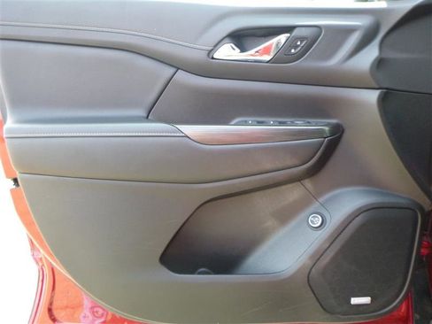 Used 2023 GMC Acadia SLT image 19