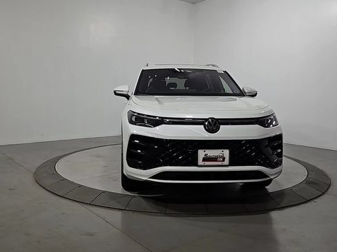 New 2026 Volkswagen Tiguan SEL R-Line AWD/4WD image 8