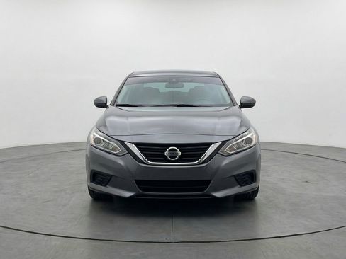 Used 2025 Nissan Altima 2.5 SV image 2