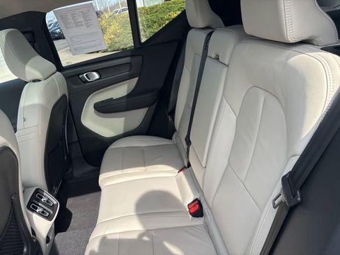 Certified 2023 Volvo XC40 B5 Ultimate AWD/4WD image 38