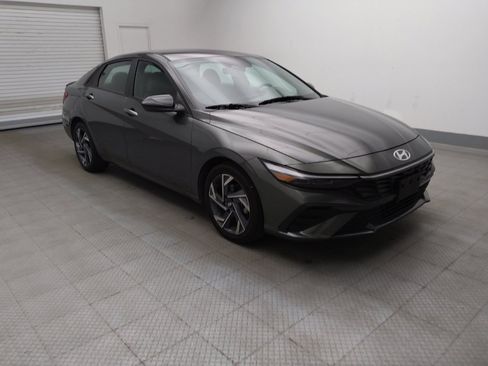 Used 2025 Hyundai Elantra SEL FWD image 13