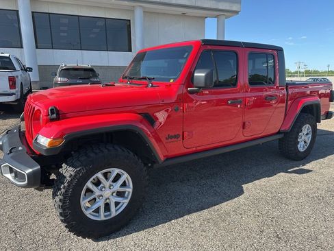 Used 2023 Jeep Gladiator Sport AWD/4WD image 3