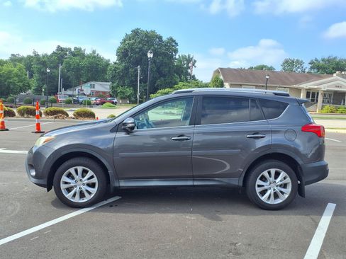 Used 2013 Toyota RAV4 Limited AWD/4WD image 26