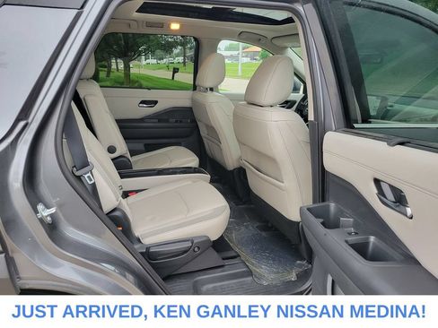 Certified 2024 Nissan Pathfinder SL w/ SL Premium Package AWD/4WD image 21