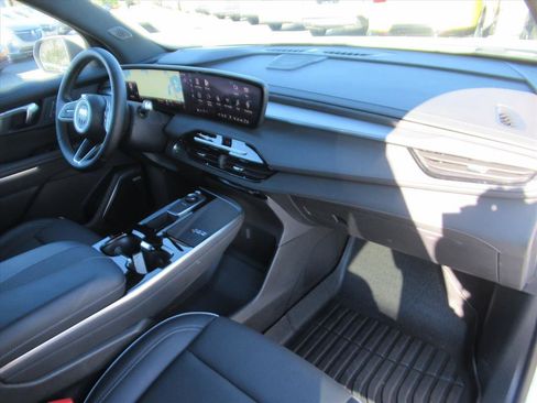 Used 2025 Buick Enclave Preferred image 10