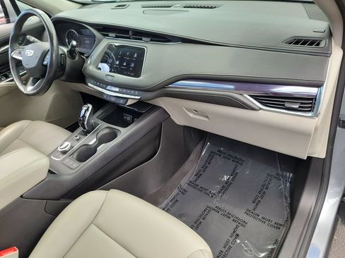 Certified 2023 Cadillac XT4 Luxury w/ Cold Weather Package FWD image 27
