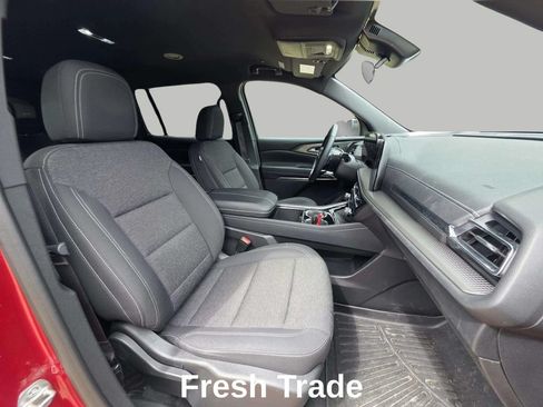Used 2025 Chevrolet Traverse LT FWD image 11