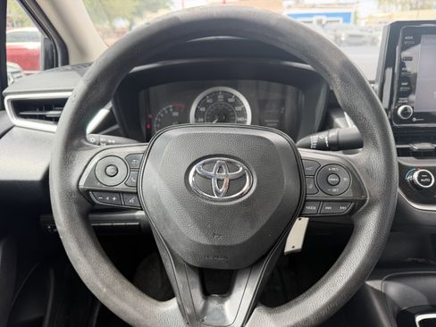 Used 2022 Toyota Corolla LE FWD image 12