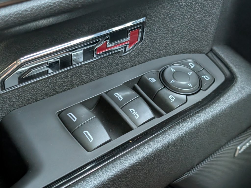 Used 2024 GMC Sierra 1500 AT4 w/ Technology Package AWD/4WD image 11