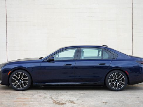 Used 2023 BMW i7 xDrive60 AWD/4WD image 65