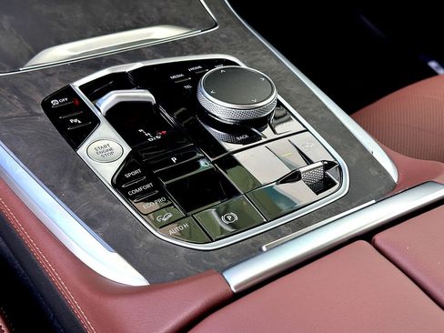 New 2026 BMW X7 xDrive40i w/ Premium Package image 16