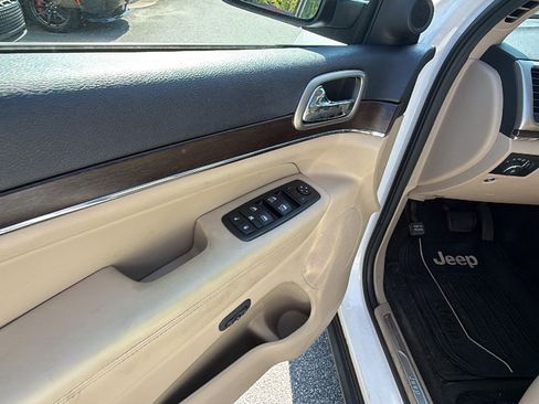 Used 2015 Jeep Grand Cherokee Limited RWD image 15