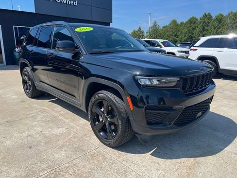 Used 2023 Jeep Grand Cherokee Altitude AWD/4WD image 1