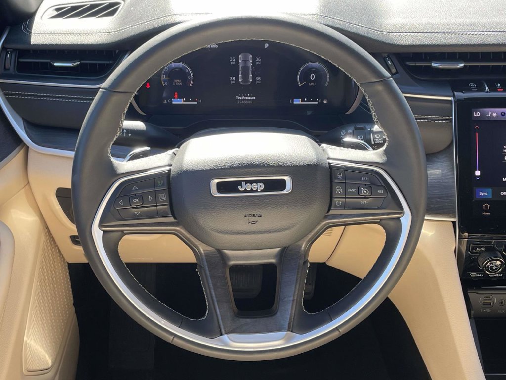 Used 2023 Jeep Grand Cherokee Limited AWD/4WD image 23