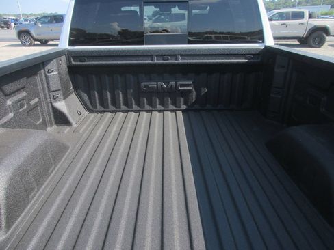 New 2026 GMC Sierra 1500 AT4 w/ AT4 Premium Package AWD/4WD image 6