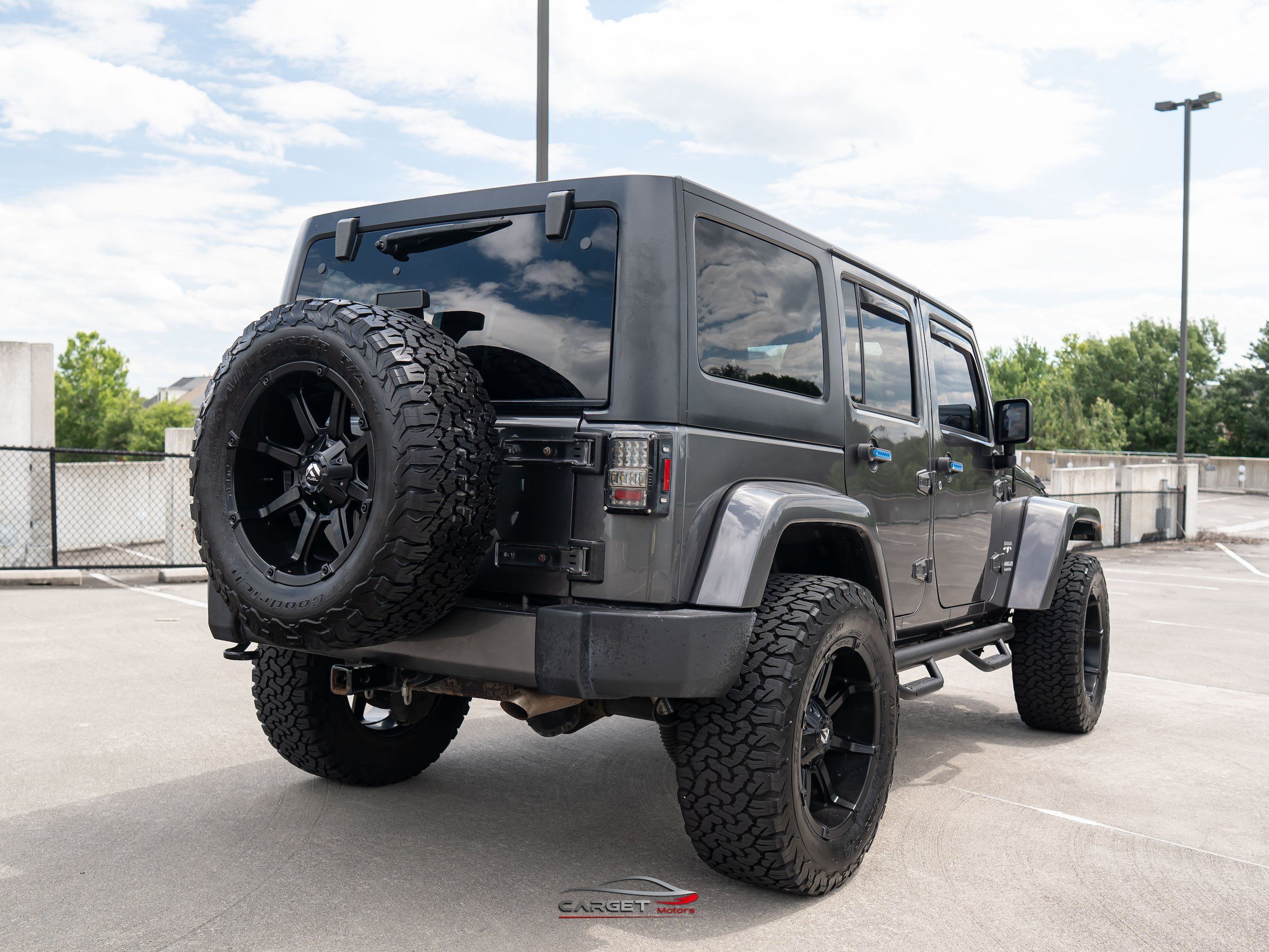 Used 2017 Jeep Wrangler Unlimited Sahara w/ Connectivity Group AWD/4WD image 7