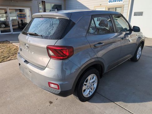 Used 2021 Hyundai Venue SE image 3