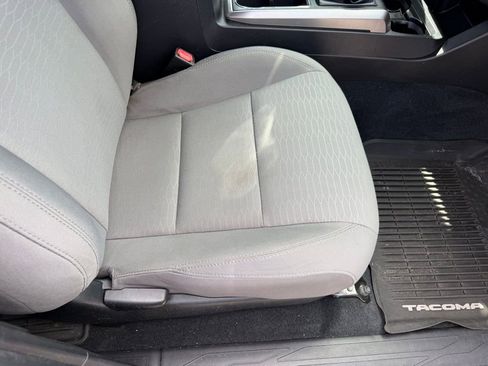 Used 2016 Toyota Tacoma SR5 w/ SR5 Appearance Package (SN) image 17