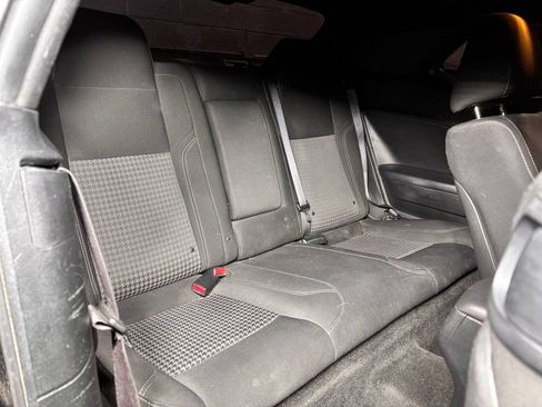 Used 2015 Dodge Challenger SXT RWD image 28