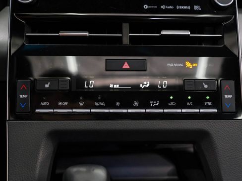 Used 2019 Toyota Avalon XSE image 27