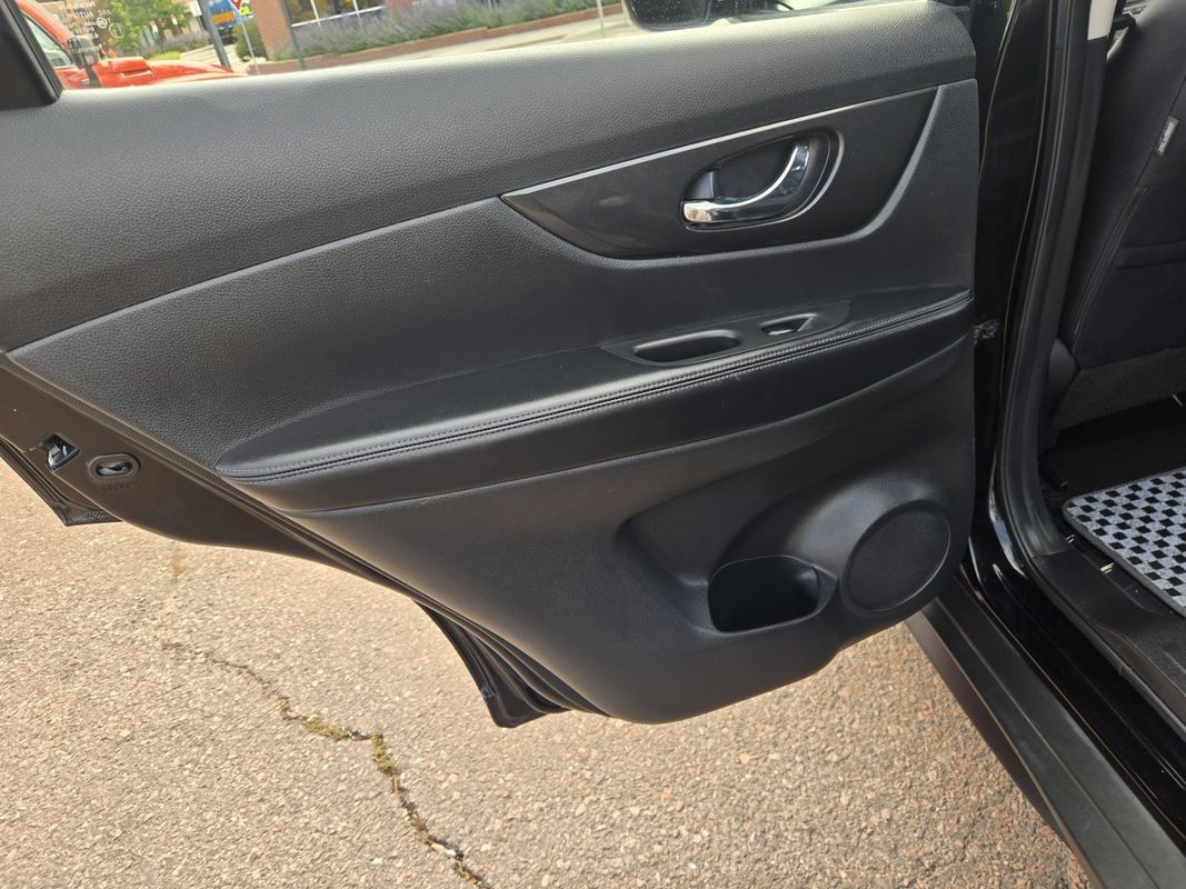 Used 2017 Nissan Rogue S AWD/4WD image 19