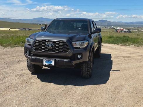 Used 2019 Toyota Tacoma TRD Off-Road AWD/4WD image 4