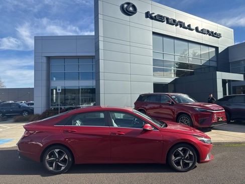 Used 2023 Hyundai Elantra Limited image 2