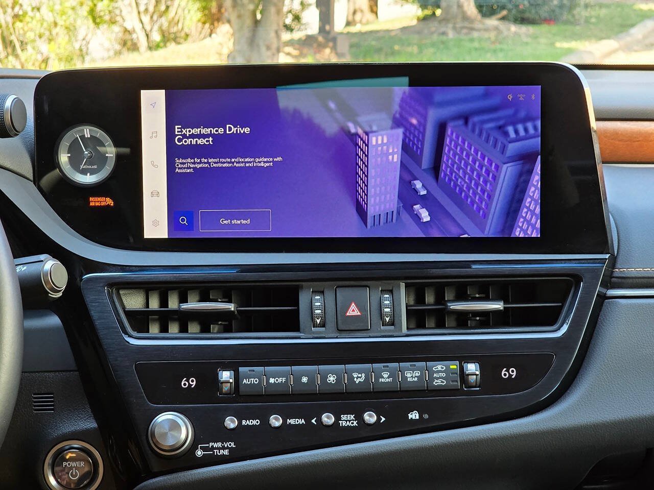 Used 2024 Lexus ES 300h w/ Premium Package FWD image 24