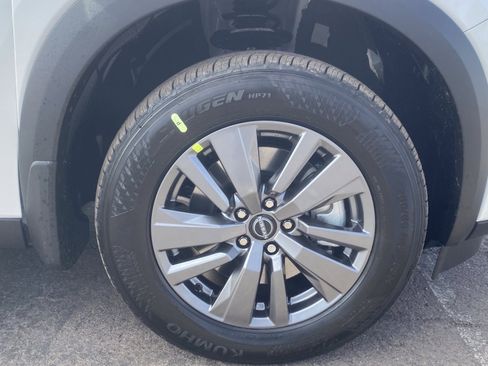 New 2025 Nissan Pathfinder SV w/ SV Premium Package image 10